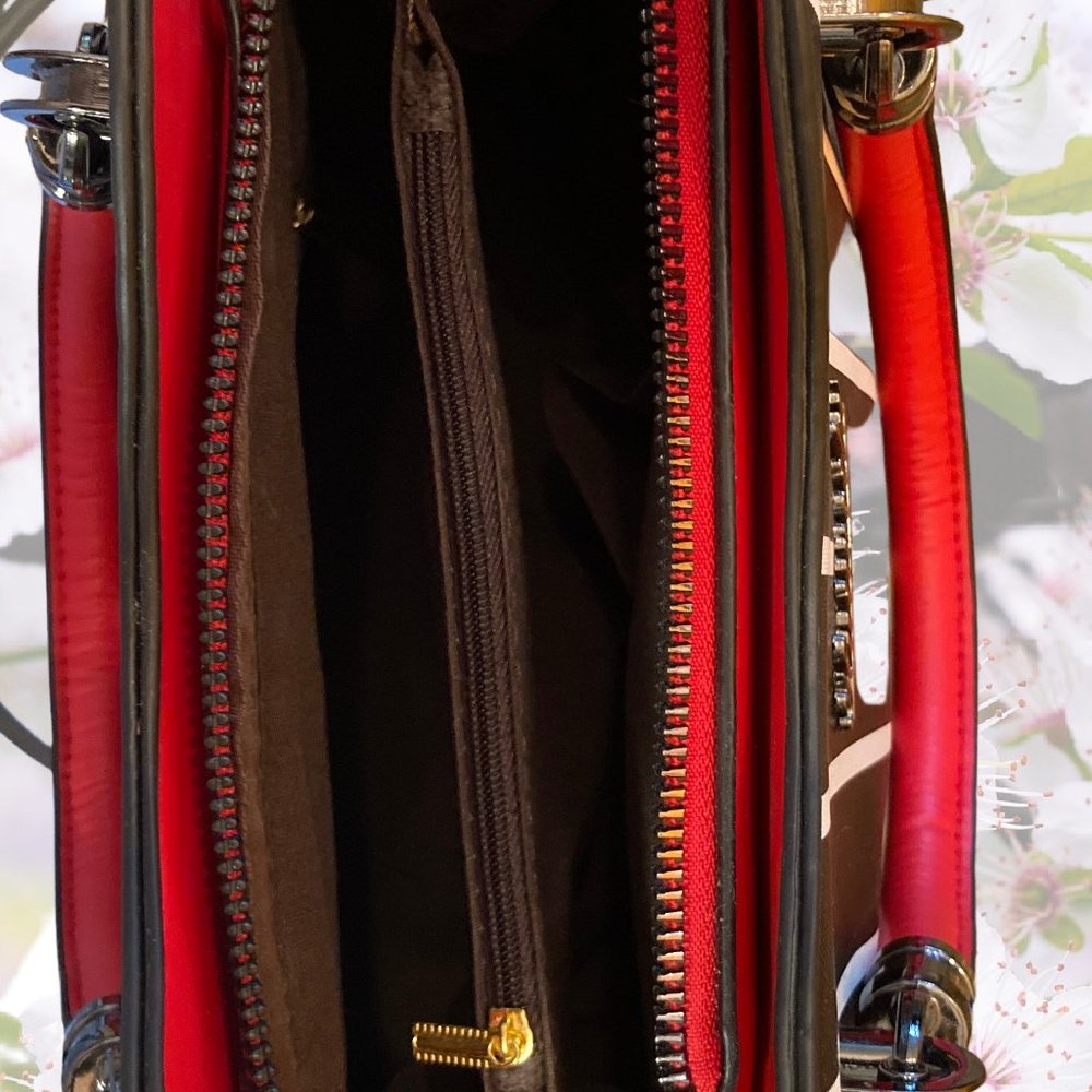 Red with Black & White Stripes Purse NWOT - Picture 4 of 5